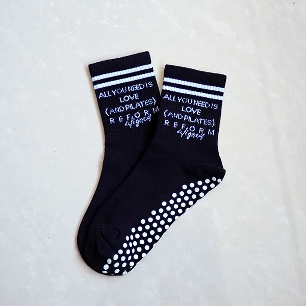 Custom Knitted Grip Non-Slip Yoga Socks Small Heart Anti-Slip Pilates Socks with Branded Crew Length for Spring Season