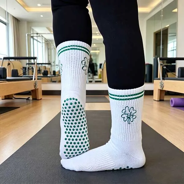 Customized Non Slip Yoga Socks Women Dance Yoga Grip Sock Custom Anti Slip Pilates Sock With Design Logo